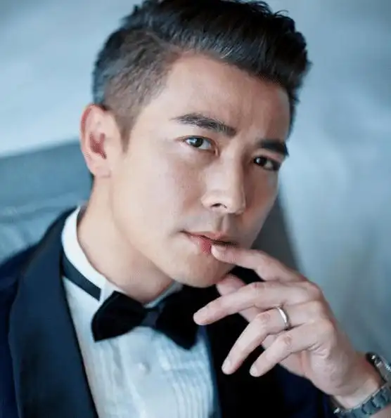 俩人因戏生情,10年爱情长跑分道扬镳,一人红得发紫一人被遗忘
