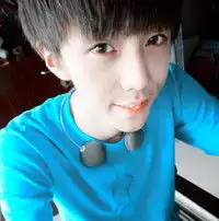 年轻男生qq头像年轻霸气时尚男生
