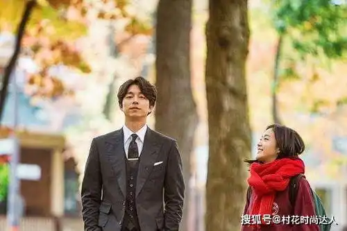 金高银穿灰色西服套装化身职场大佬,霸气侧漏颠覆清纯甜美形象
