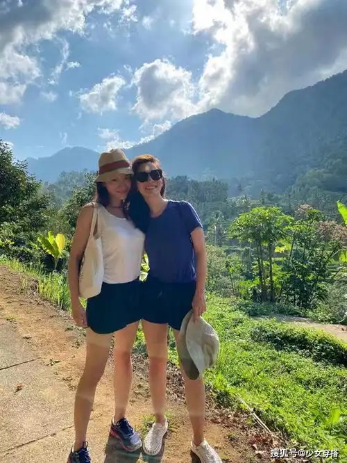 韩庚卢靖珊长城拍婚纱照,绅士一扶终修成正果,伴郎名单好意外
