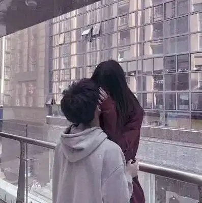 刚在一起男票就露出3马脚中一个就是渣男,丫头别不以为然
