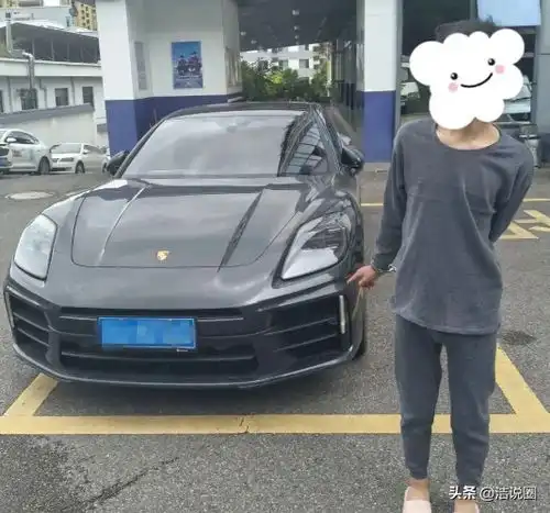 云南昆明,一女子惊讶的发现,她价值140多万的保时捷,明明停在公司停车场没开,可她竟收到etc扣费和违章记录,她赶紧跑到停车场查看,豪车竟在停车场凭空消失,而且正驶往贵州
