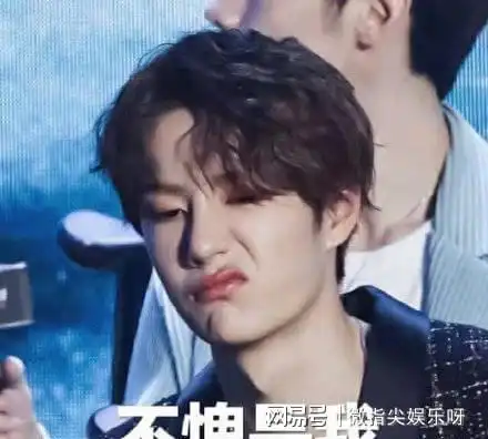 王一博为制造完美身高有多努力被扒在袜子里藏增高垫,无惧脱鞋
