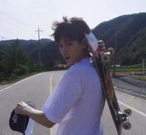 爱吸烟的人,身上若有1粗2黑,肺癌可能悄然逼近
