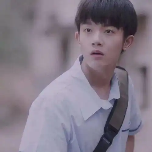 情侣头像女生做什么会让男生觉得超级甜
