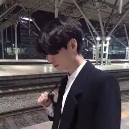 梳什么背头,留有刘海的发型会让你更帅
