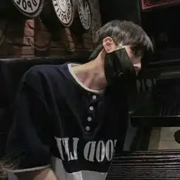 苏辞精致男生头像
