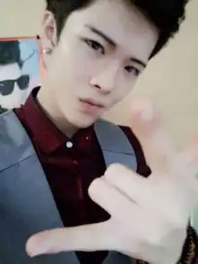 搜狐公众平台女生沉迷网络男神偷钱打赏主播
