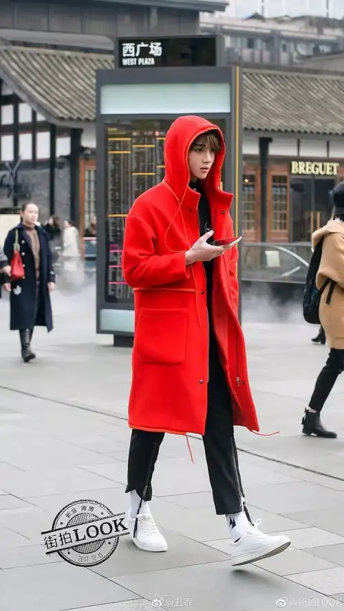 现在的男孩子,穿的都这么仙儿吗
