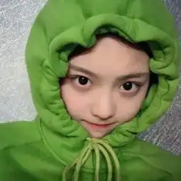 听说绿色对眼睛好女生头像
