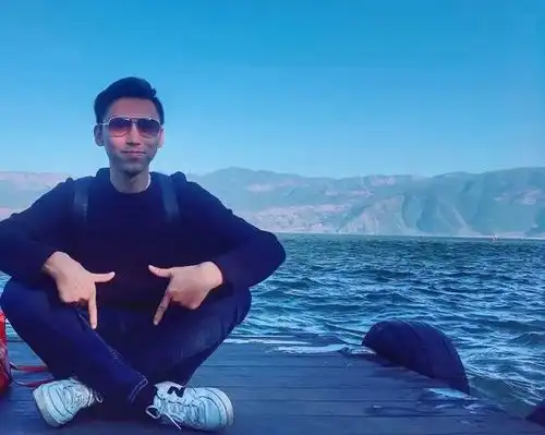 成都单身男89年地产策划小哥哥,成熟上进且幽默
