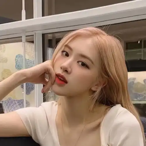 明星头像朴彩英
