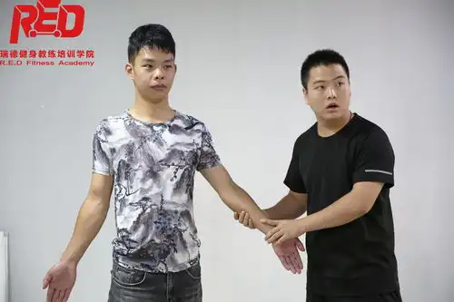 最受女孩子喜欢的新型职业之一健身教练
