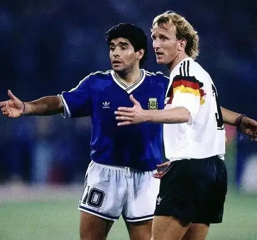 世界杯图片分享,马拉多纳萨基巴乔马尔蒂尼马特乌斯布雷默等
