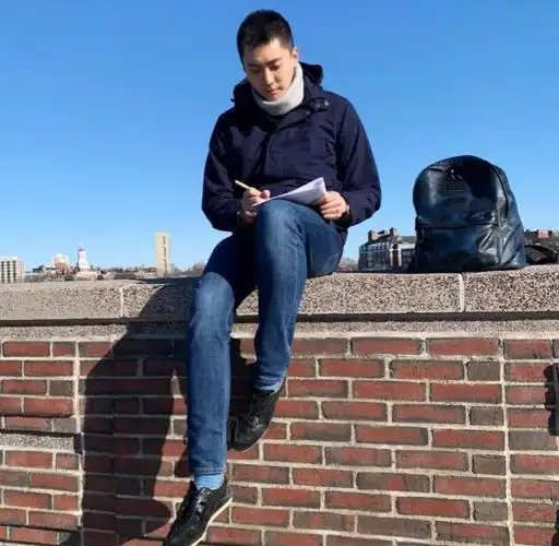 18岁男孩同时被清华北大保送,却当众拒绝我绝不读清华北大4个月后,男孩却成为学校300年来第一位颠覆者
