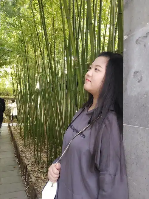 单身男孩看过来,石化小姐姐超可爱
