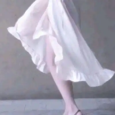 仙气白裙子女生头像
