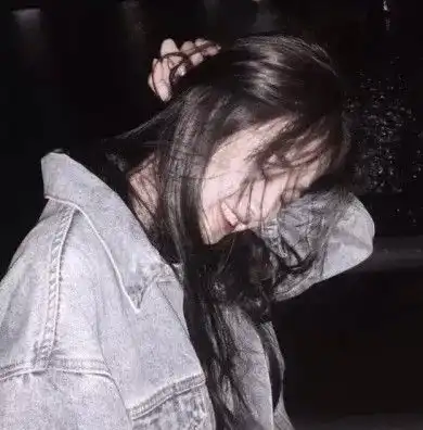 丧到极致的抑郁文案心甘情愿这个词真的是既卑微又勇敢
