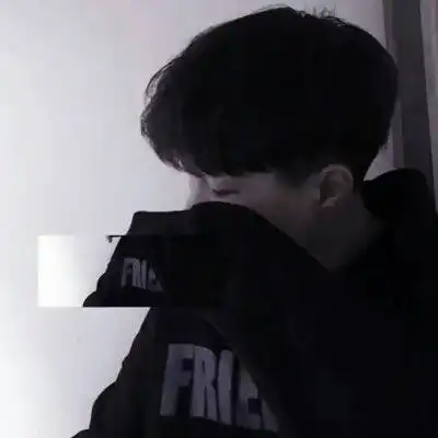 黑暗丧风格头像真人男生孤独伤感头像
