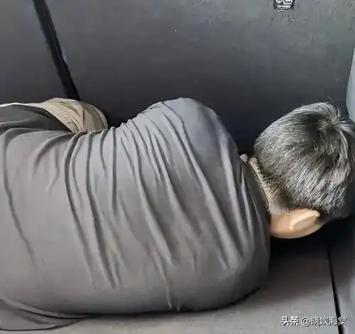 男孩被塞后备箱后续生父拒道歉,儿子再发声,戳穿亲爹的虚伪面孔
