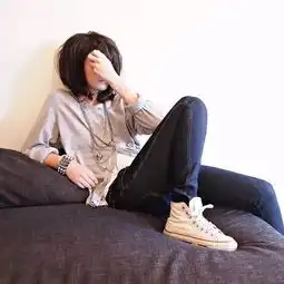 别拿时间去苦等一份不属于你的情
