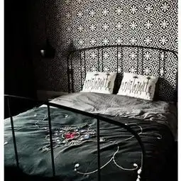 充满阳刚的黑白单身男士公寓效果图
