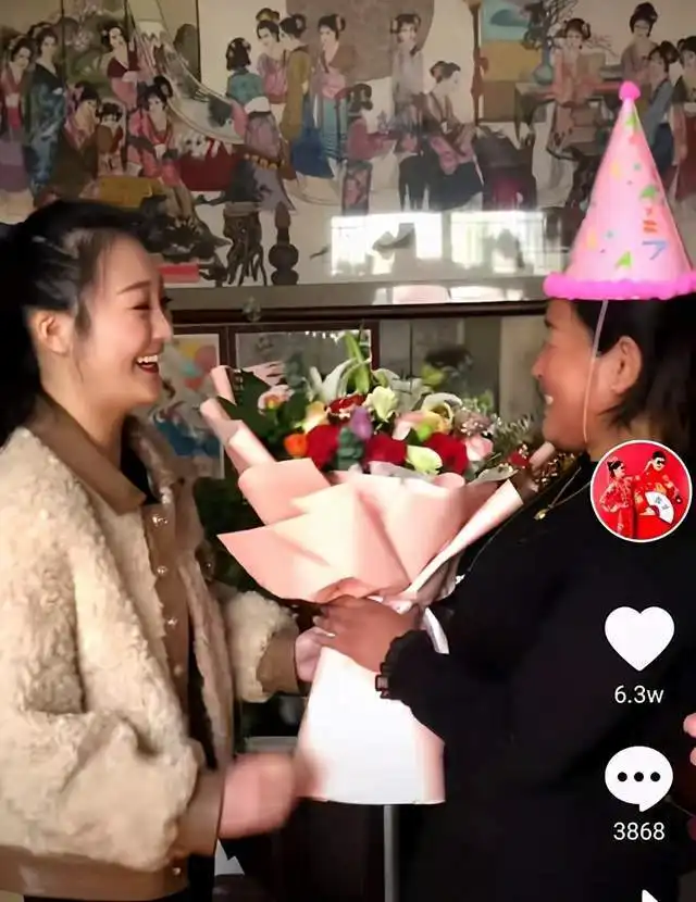 儿媳陈亚男为大衣嫂庆生,儿媳妇服装价格成焦点,婆媳关系超温馨
