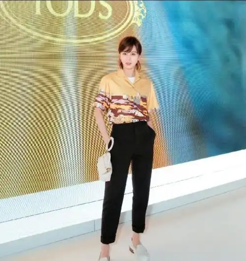 同穿男友风衬衣,同岁的袁姗姗与刘诗诗相比,输在了气质
