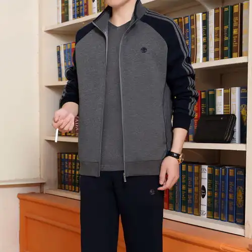 奔四奔五奔六的男人穿上休闲的运动服套装,显成熟魅力不轻浮
