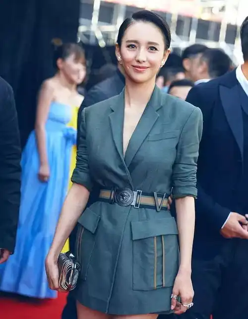 离开陈思诚后的佟丽娅,真是个越活越漂亮的美人儿
