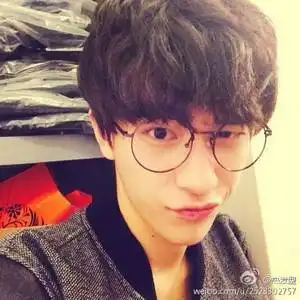 男生的刘海烫完之后是什么效果啊最好有图
