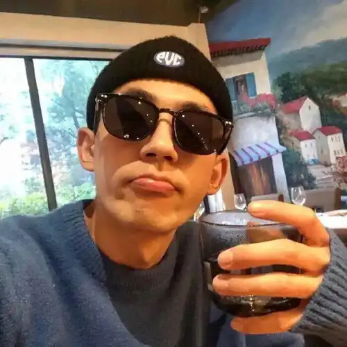 头像太过主动会疲累太过在乎会崩溃
