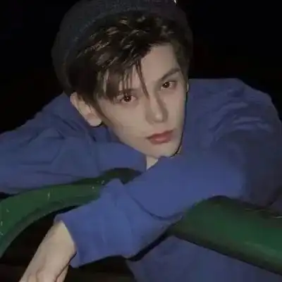 男生头像唯物主义和唯心主义的辩论,其核心思想是你
