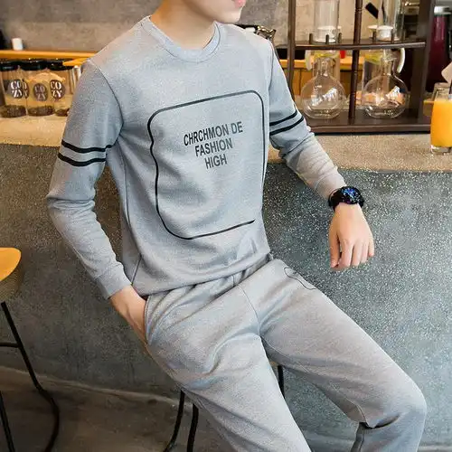 男人过了45就别总穿西装了,今年这些男装火了,穿上年轻十足
