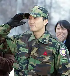 爆肥装疯自残这帮韩国男人为了逃兵役,比竹鼠还拼
