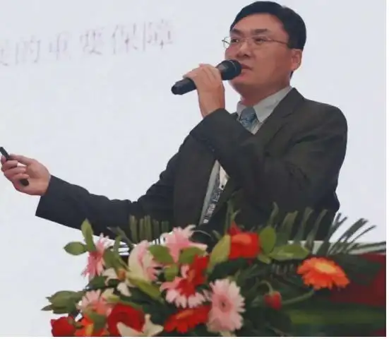 鲍毓明性侵案养女律师回应李星星双身份证等待警方调查结果
