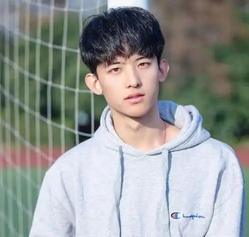 两边铲发型过时了2019年男生帅气发型参考
