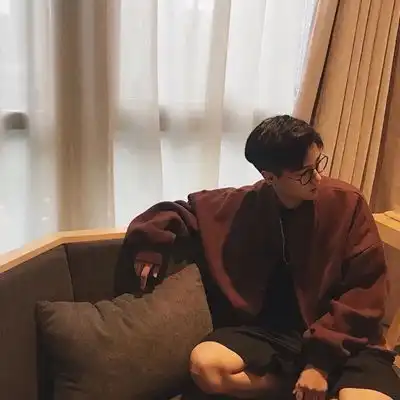 2023最新气质文艺范男生头像
