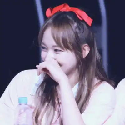 吴宣仪程潇闺蜜头像,抱图点赞,谢谢
