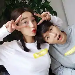 逗比女友剪刀手

