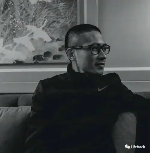 38岁韩寒变成这样了,一张腹肌照火上热搜网友男神
