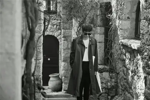 曾舜晞摩纳哥写真曝光少年转身尽显成熟气质
