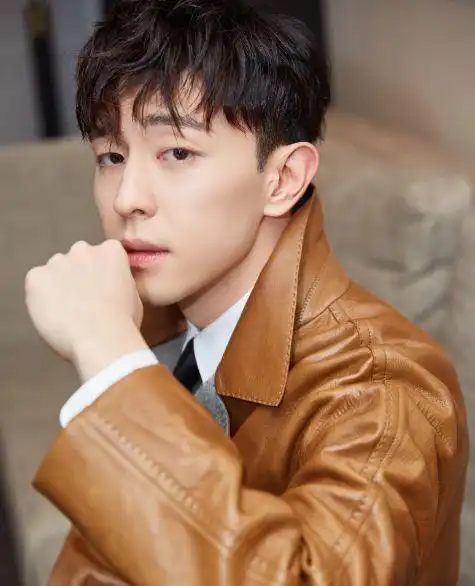 公认最火男演员李易峰第10,王一博第3,而肖战被他拉下榜首
