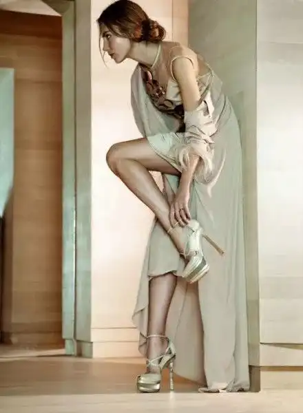 高跟鞋其实是男人穿的男人精致起来就没女人什么事了文内大牌福利
