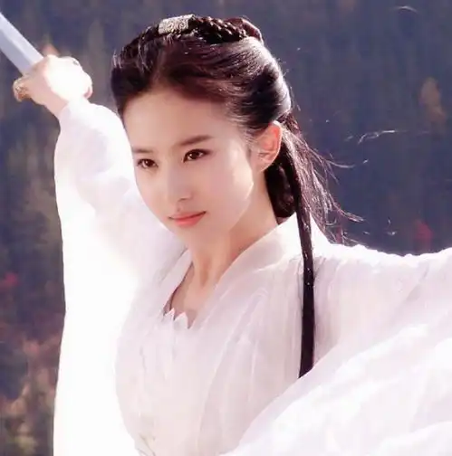 刘亦菲才是导演一眼相中的嫦娥托起玉兔的瞬间,比小龙女还
