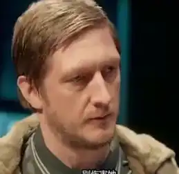 求一部电影,其中有个镜头是这样的.父亲要拆解机器人男孩要把机器人带回家
