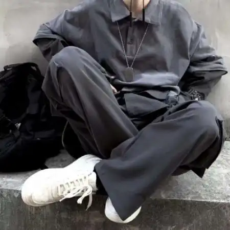 手机控潮流时尚男生头像,同时也是爱宠物的男生
