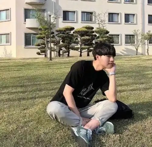 男生这么穿最让女友心动,清爽男生穿搭,颜值轻松飙升
