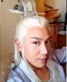 古剑奇谭电视剧逗比花絮李易峰挖鼻屎风晴雪为屠苏打伞
