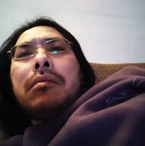 40岁范植伟近照判若两人,满脸胡子身材发福尽显老态完全不敢认
